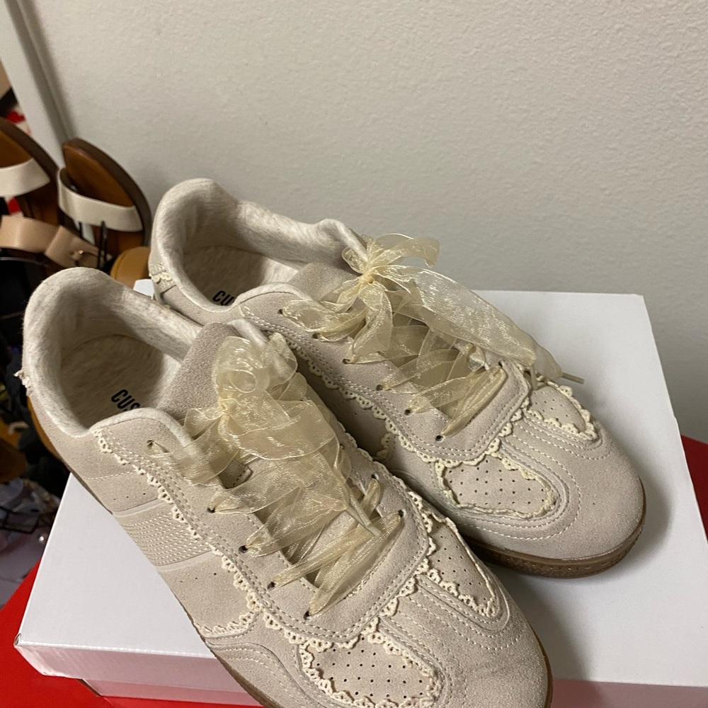 Cushionare Elegant Cream Women's Sneakers
